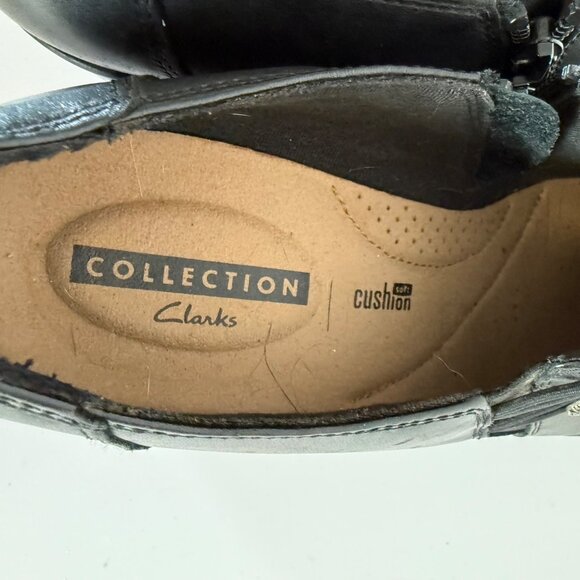Clarks Black Ankle Bootie Shoes Size 9.5 Leather Button Accent Comfort Cushion - Picture 10 of 14